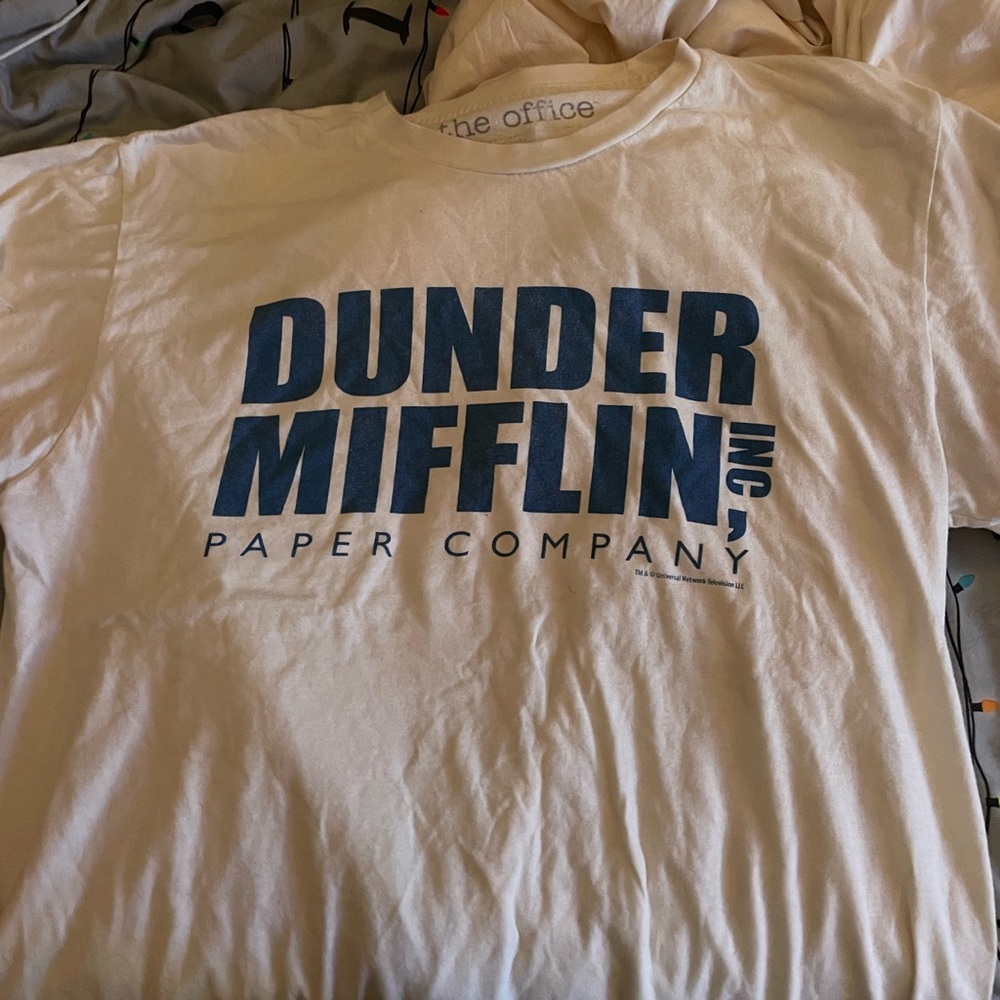 The Office/Dunder Mifflin t shirt // large
